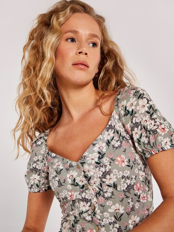 Apricot Kleid in Grün
