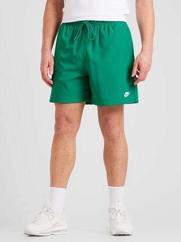 Nike SportswearLoosefit Hlače 'CLUB' - zelena boja: prednji dio