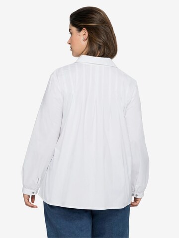 SHEEGO Blouse in White: front