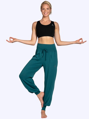 Magadi Loose fit Workout Pants 'Florence' in Green