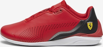 Chaussure de sport PUMA en rouge : devant