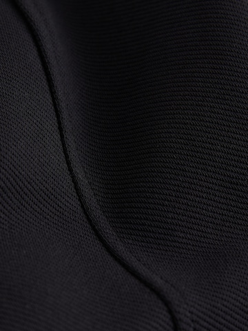 Top de la Next pe negru