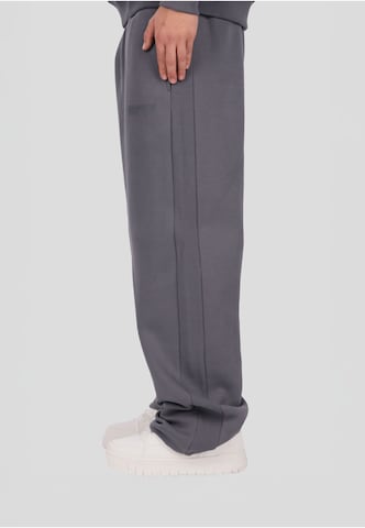 Loosefit Pantaloni di Dropsize in grigio