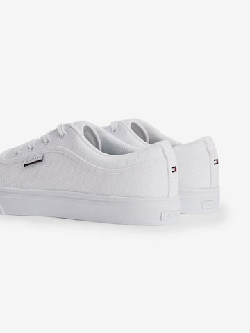 TOMMY HILFIGER Sneakers laag 'Core' in Wit