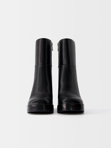 Bershka Stiefelette in Schwarz