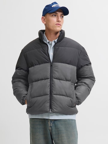 Geacă de iarnă 'JJMAZE' de la JACK & JONES pe gri: față