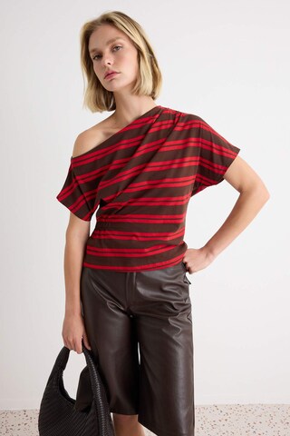 Tricou de la Trendyol pe roșu: față