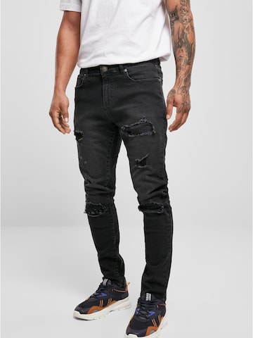Urban Classics גזרת סלים ג'ינס בשחור: מלפנים