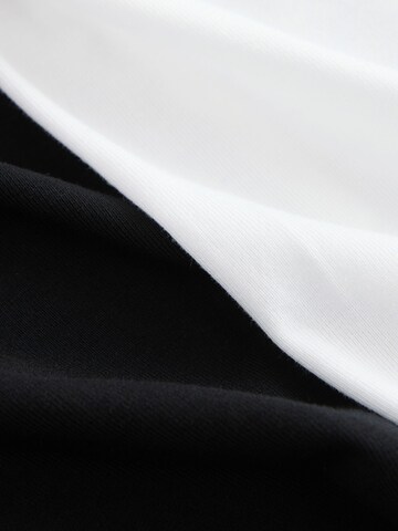 Next - Top en negro