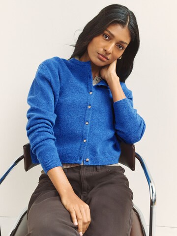 Next Strickjacke in Blau: Vorderseite