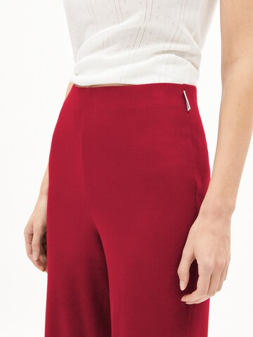 Regular Pantalon ARMEDANGELS en rouge