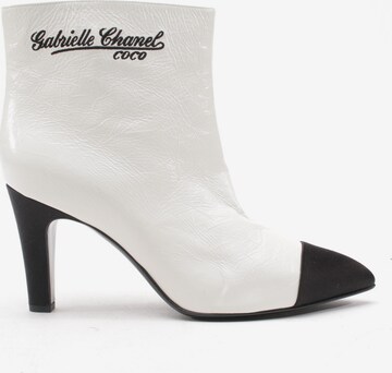 CHANEL Dress Boots in 41 in White: front