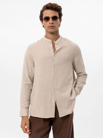 Antioch - Ajuste regular Camisa 'Italo' en beige: frente