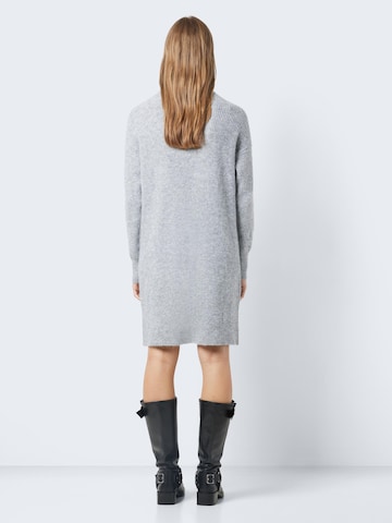 Noisy may - Vestido de punto 'NELLA' en gris