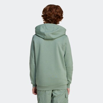 ADIDAS ORIGINALS Sweatshirt 'Essential' in Green