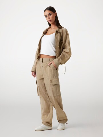 GUESS Loose fit Cargo Pants in Brown
