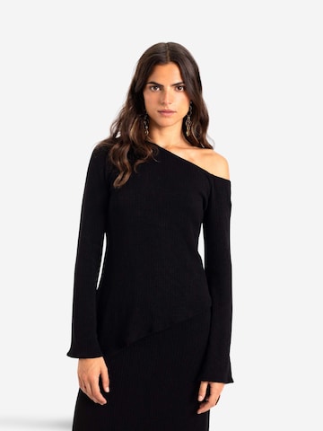 THE-ARE Pullover in Schwarz: Vorderseite