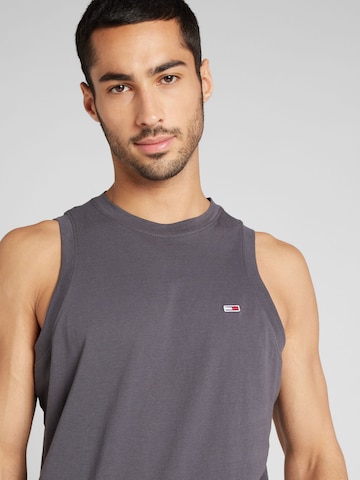 Tommy Jeans - Camiseta en gris