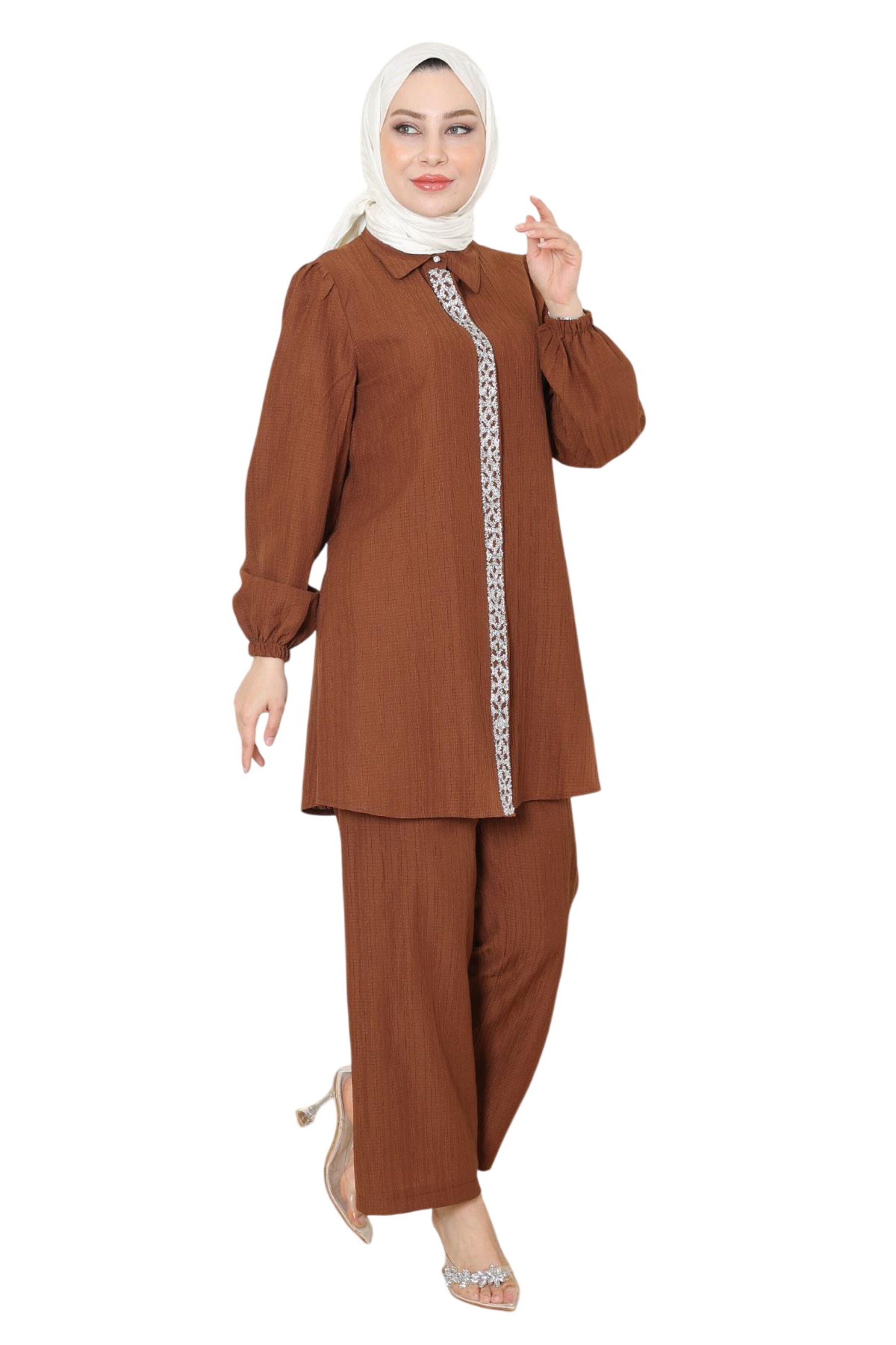 Pantalons de tailleur MODAMIHRAM en marron : devant