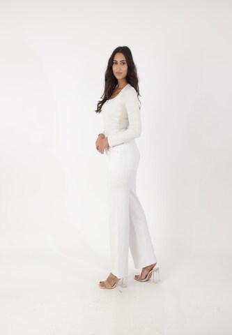 Elara Flared Jeans in White