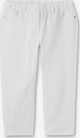 SHEEGO Slim fit Pants in White: front