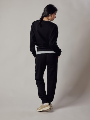 regular Pantaloni 'Felpati' di OWN Off With Nature in nero