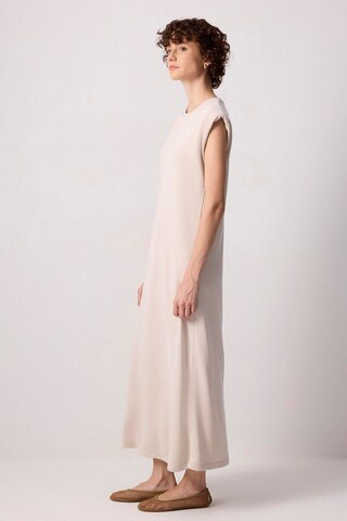 Touche Prive Avondjurk in Beige