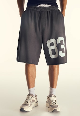 Baggy Pantaloni de la Bershka pe negru: față