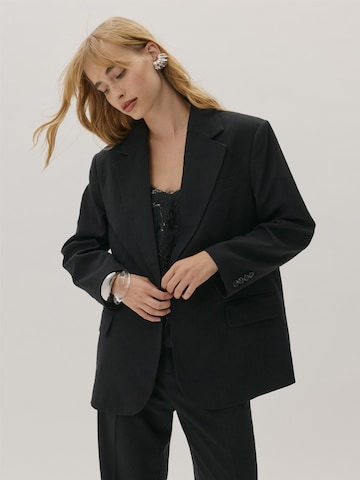 KAVAZI Блейзер в Черный: спереди