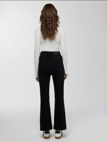 Flared Jeans di Hiccup in nero