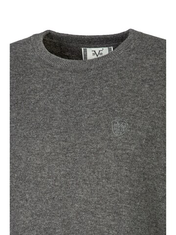 19V69 ITALIA Pullover 'Clint Embro' in Grau