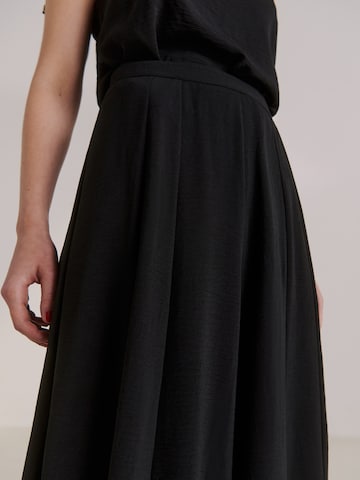 Guido Maria Kretschmer Women Loosefit Housut 'Darlin' värissä musta