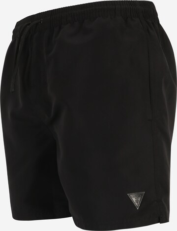 GUESS Badeshorts in Schwarz