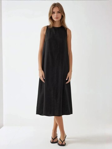 Hiccup Dress in Black: front