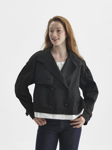 TorWeit Between-Seasons Coat 'Double-breasted cropped trench coat' in Black