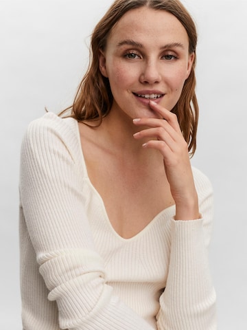 Pull-over 'Sylvia' Aware en blanc