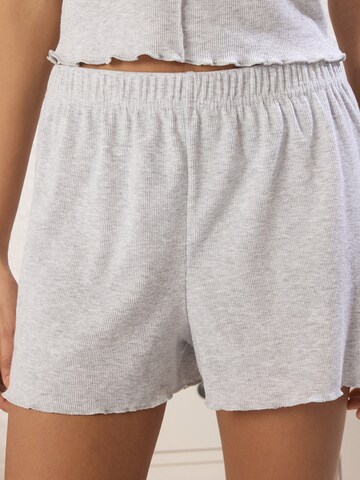 Trendyol Sortšid, värv hall