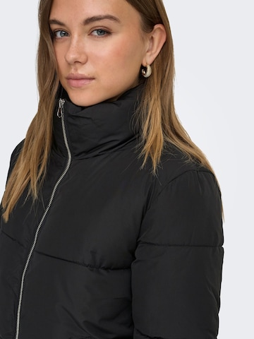 JDY - Chaqueta de invierno 'JDY JDYNEWERICA LIFE JKT OTW - 15213591' en negro
