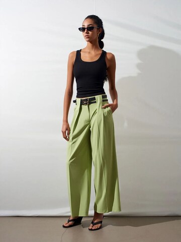 Dilvin Wide leg Pants in Green: front