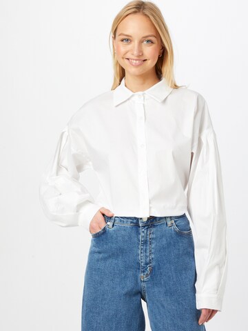 Femme Luxe Blouse in White: front