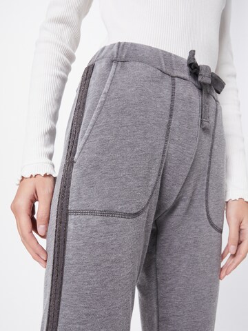 Soccx Zúžený Kalhoty – šedá