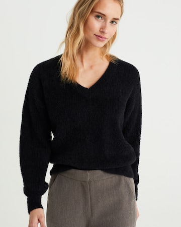 WE Fashion Sweater in Black: front