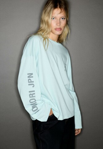 Pull&Bear Shirt in Blue: front