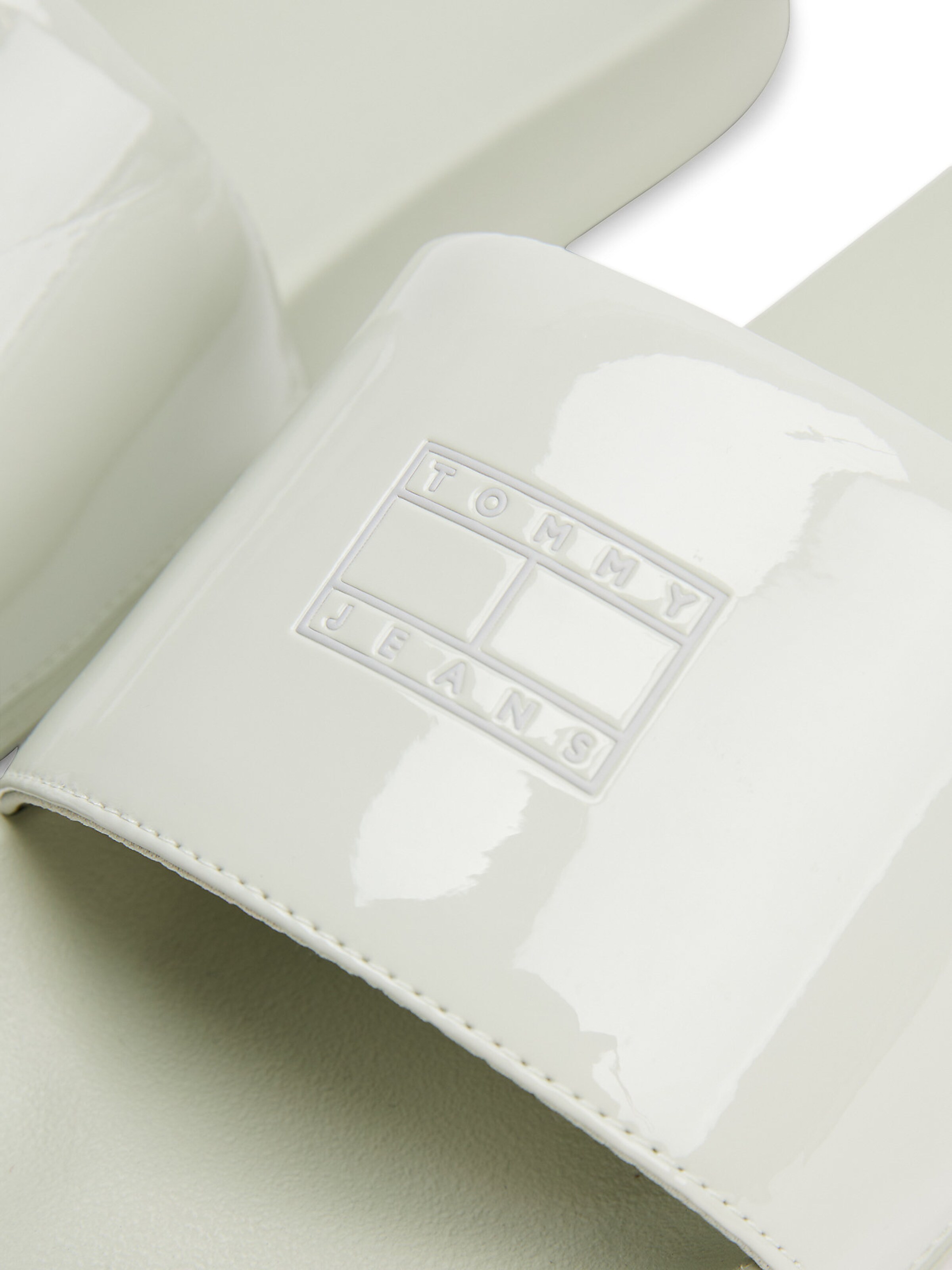 Claquettes / Tongs Tommy Jeans en blanc