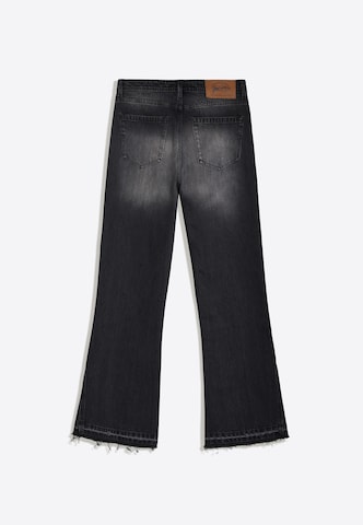 Flared Jeans di Bershka in nero