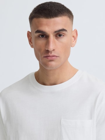 Tricou 'Durant' de la !Solid pe alb