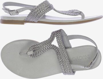 INUOVO Sandalen 36 in Grau: predná strana