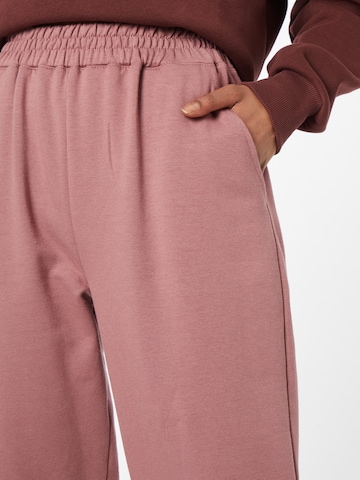 Tapered Pantaloni 'Naomi' di ABOUT YOU in rosa