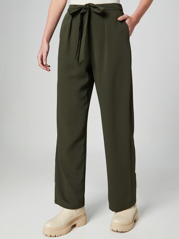 Wide leg Pantaloni con pieghe 'Nola' di Guido Maria Kretschmer Women in verde: frontale