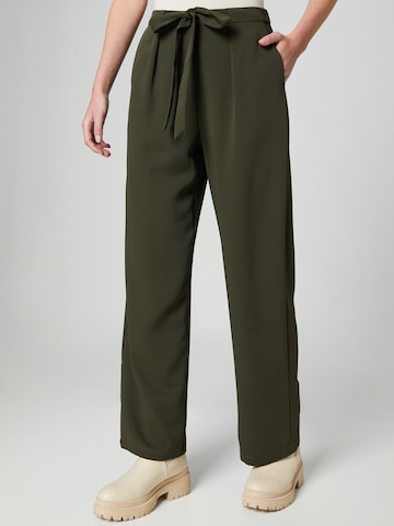 Pantaloni con pieghe 'Nola' di Guido Maria Kretschmer Collection in verde: frontale